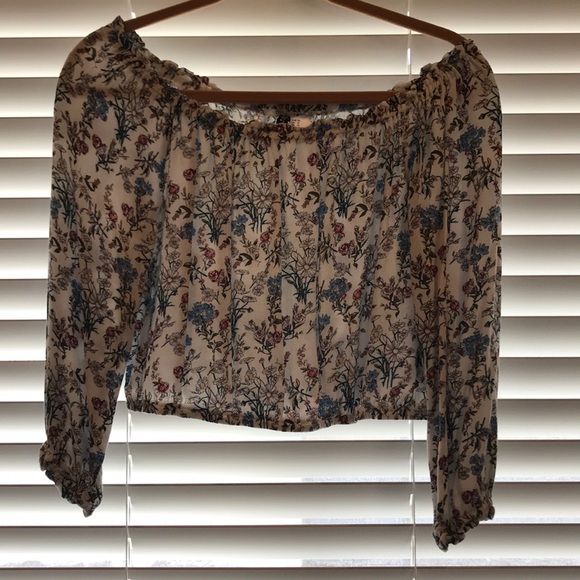 Over the shoulder floral top - Picture 2 of 4